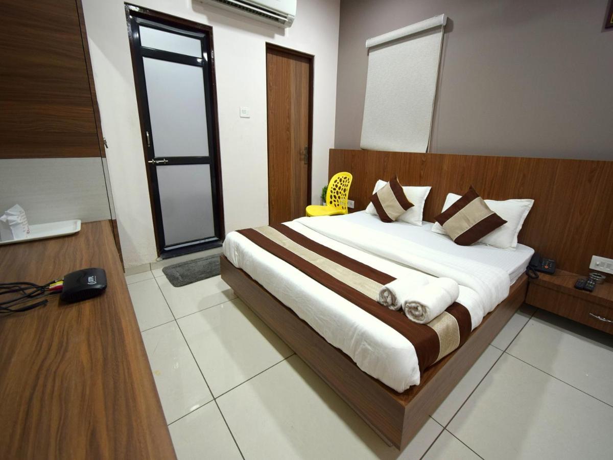 Hotel Embassy Kalol Exterior foto