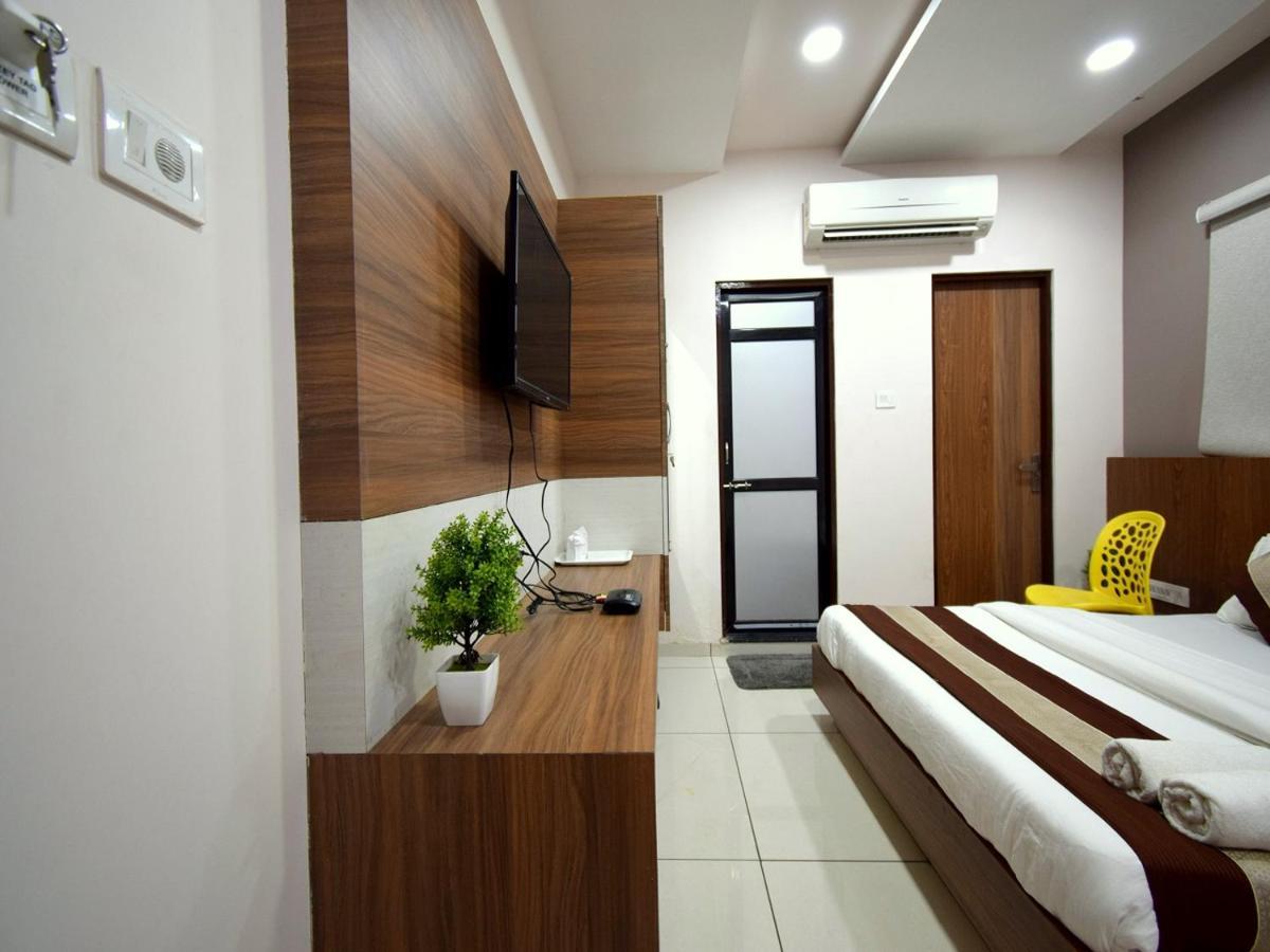 Hotel Embassy Kalol Exterior foto