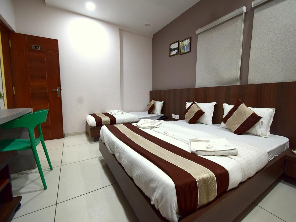 Hotel Embassy Kalol Exterior foto