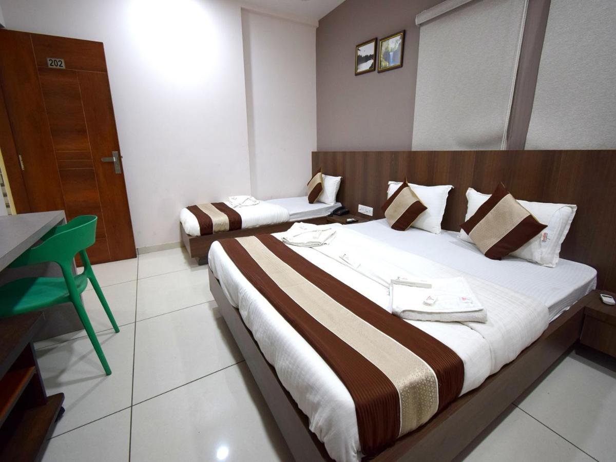 Hotel Embassy Kalol Exterior foto